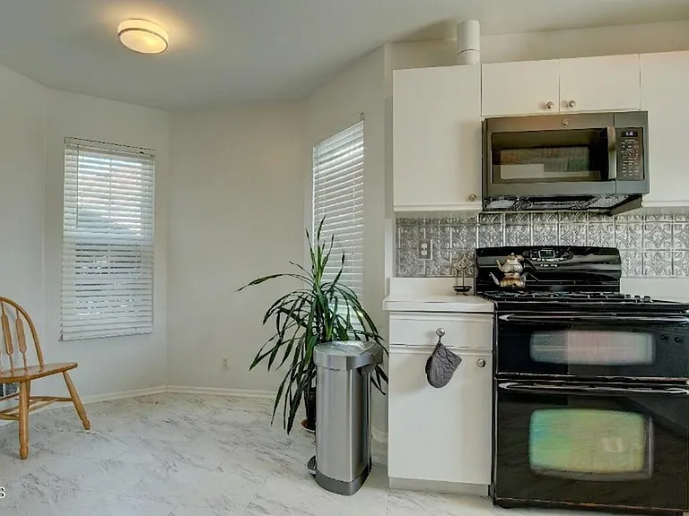 187 Kentucky Way — Photo 5