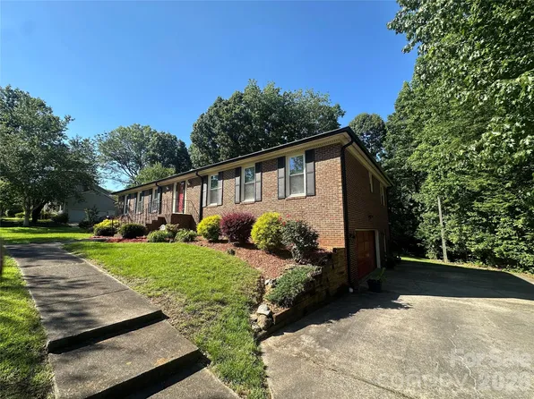701 Blue Rock Dr, Charlotte, NC 28213