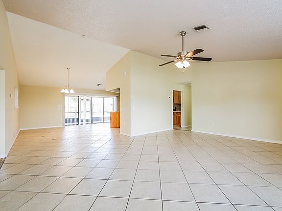 5th image of 15153 Buswell Ave