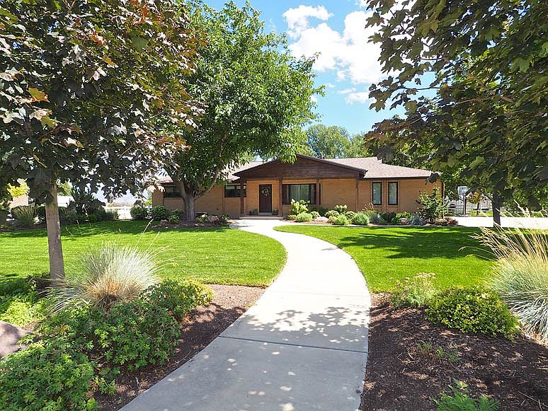 1st image of 2523 W Horseshoe Cir