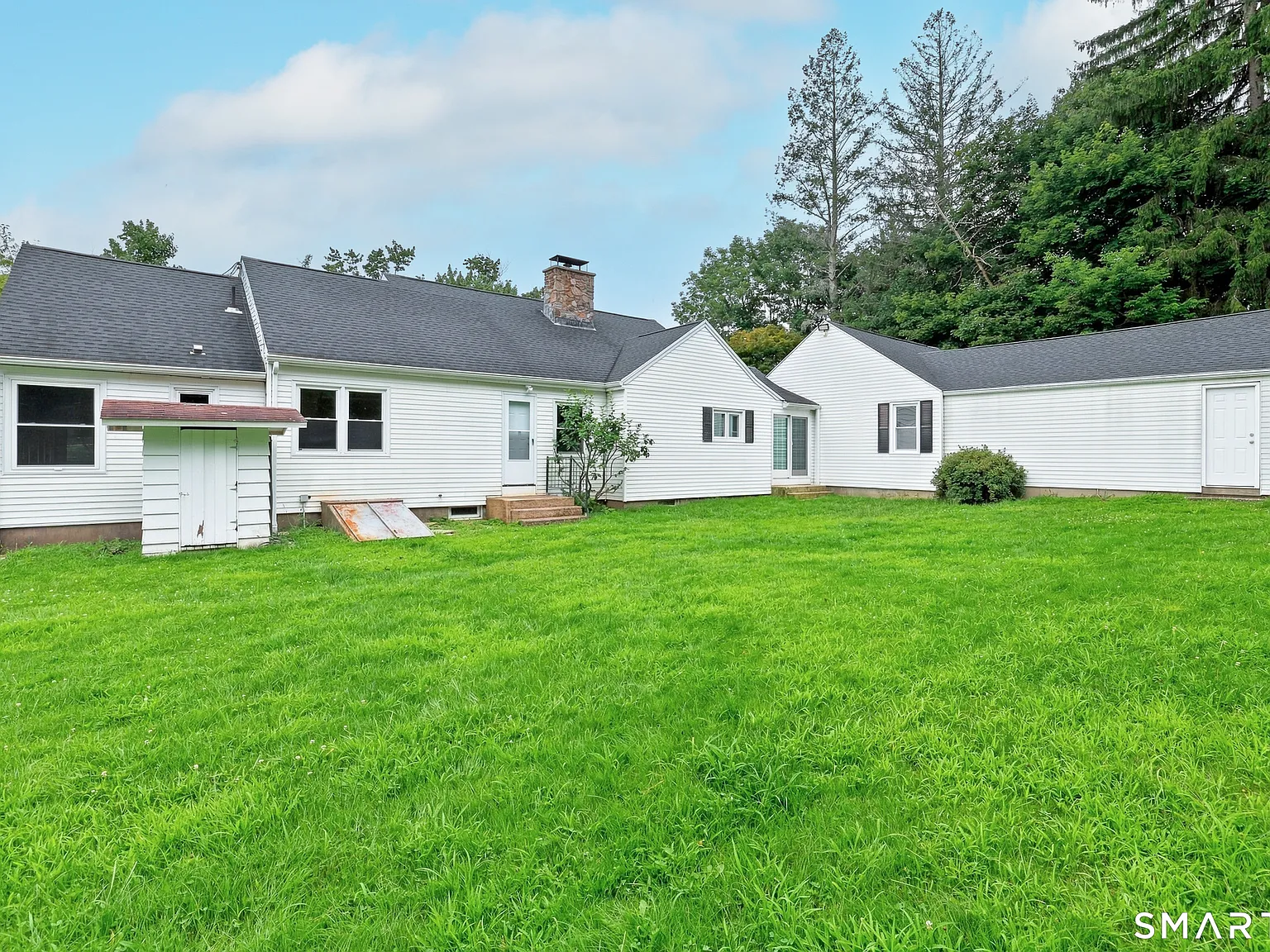 4 bed, 2.0 bath, 2075 sqft, $3,000 — Photo 4