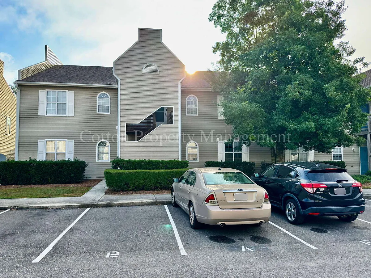 Building Photo - 733 Bragg Dr #B