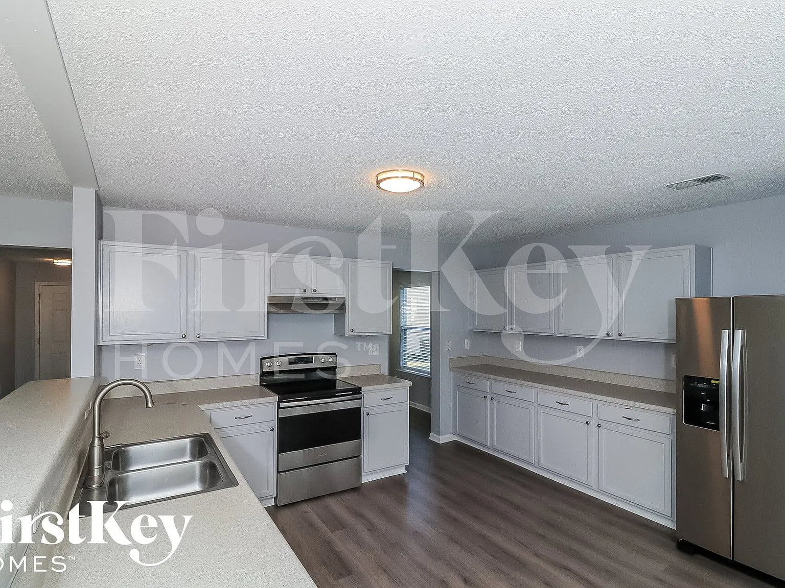 6 bed, 4.0 bath, 3527 sqft, $2,550 — Photo 4