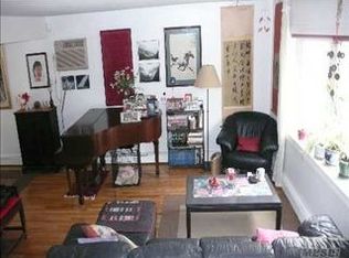 74 Pleasant St, Williamsport, NY 11743