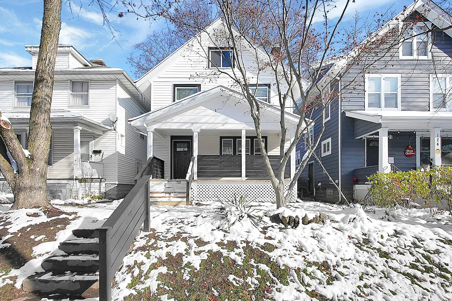 128 N Ogden Ave photo 1
