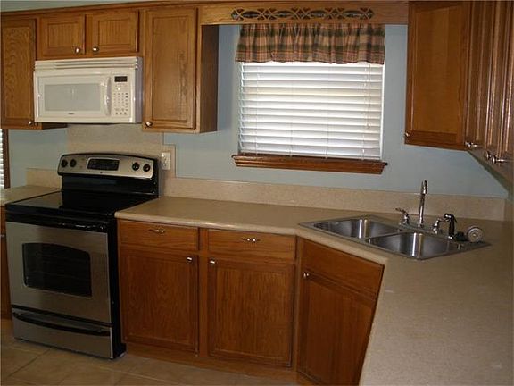 3rd image of 385 Highland Dr