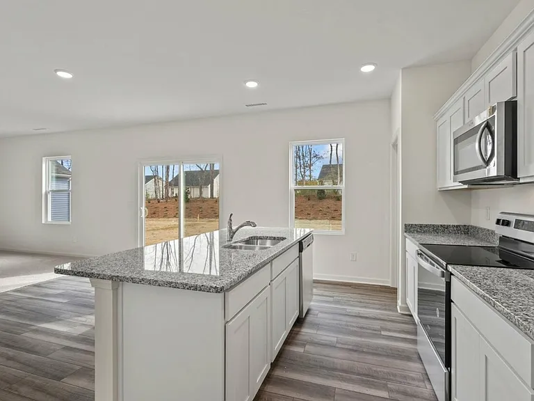 220 Bowen Way — Photo 3