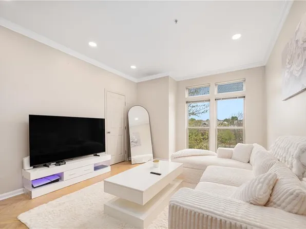 1000 Providence Pl APT 374, Providence, RI 02903