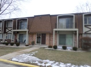 12721 Park Pl APT E1, Midlothian, IL 60445