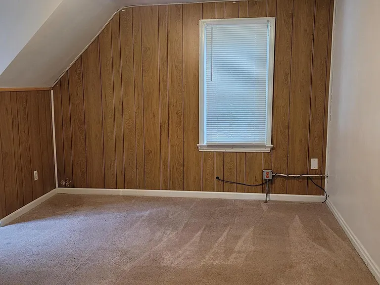 406 W Mill St — Photo 8