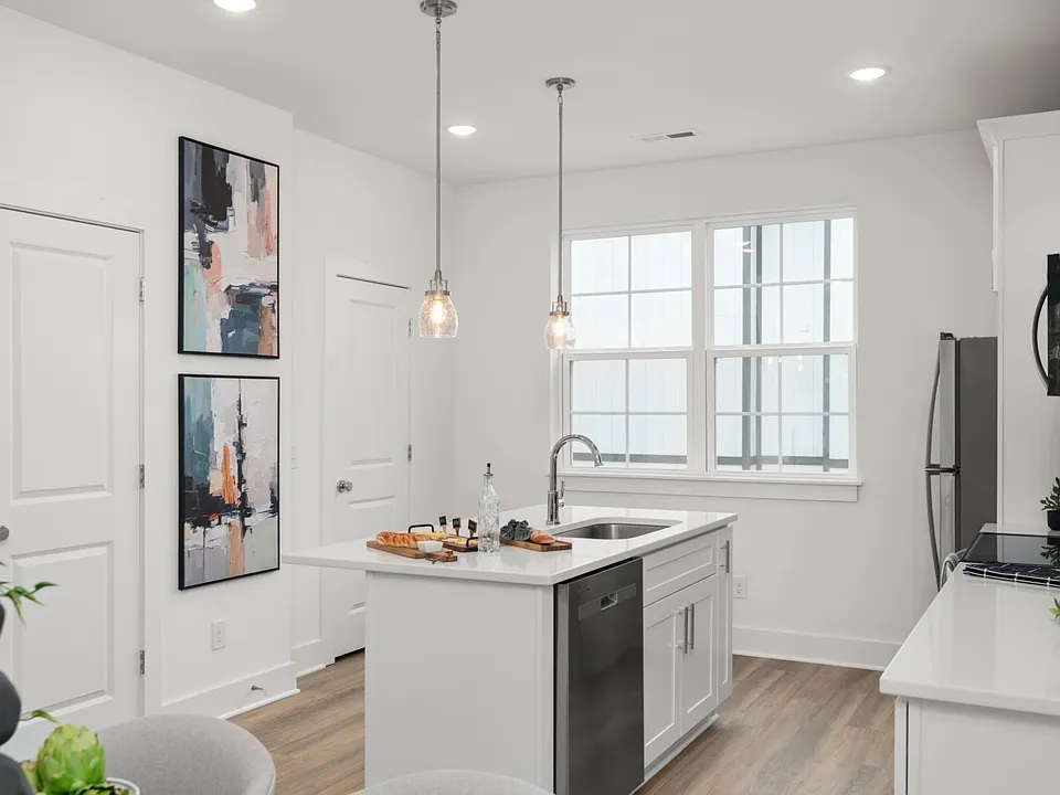 700 N Dupont Ave #115