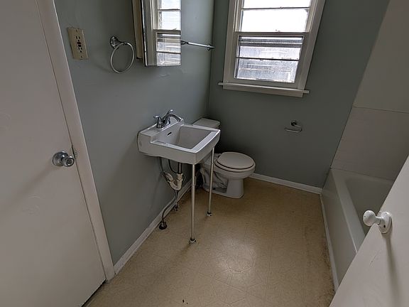 5th image of 829 SE 14th St #1