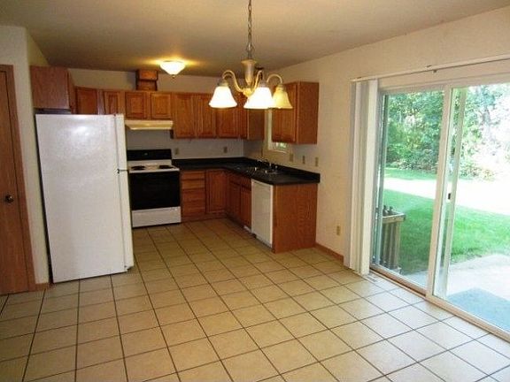 4th image of 3341 Bridlewood Dr