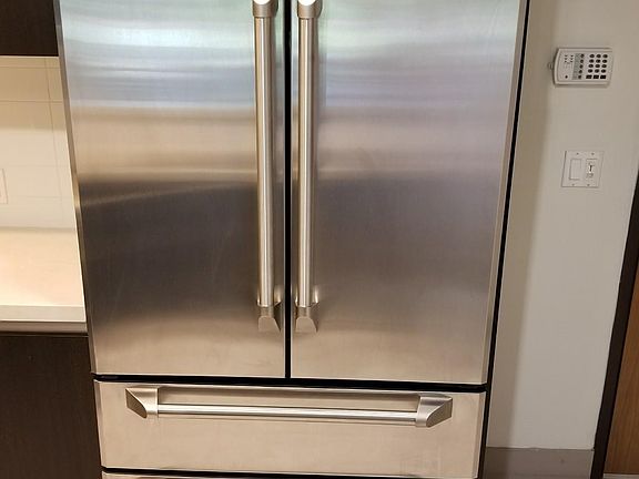 4th image of 843 N Fuller Ave #1