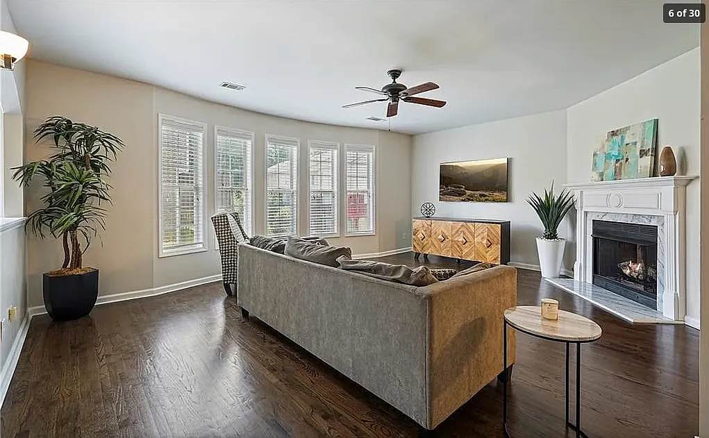 4 bed, 3.5 bath, 2580 sqft, $3,200 — Photo 2