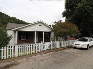 201 Alexander St, Cedar Grove, WV 25039