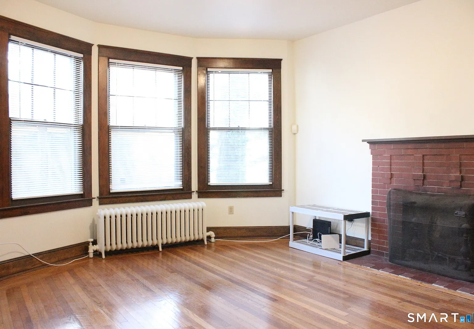 3 bed, 1.0 bath, 1392 sqft, $2,600 — Photo 2