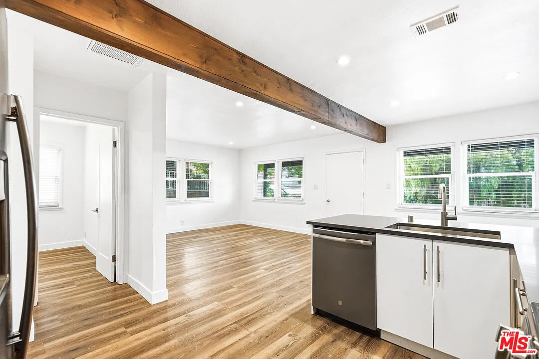 3 bed, 2.0 bath, 1200 sqft, $4,650 — Photo 3