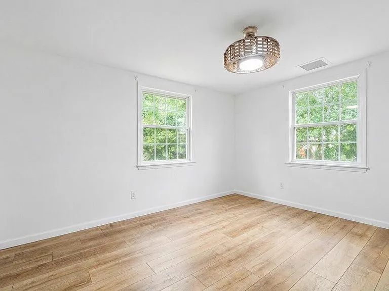 353 E Lakewood Rd — Photo 11