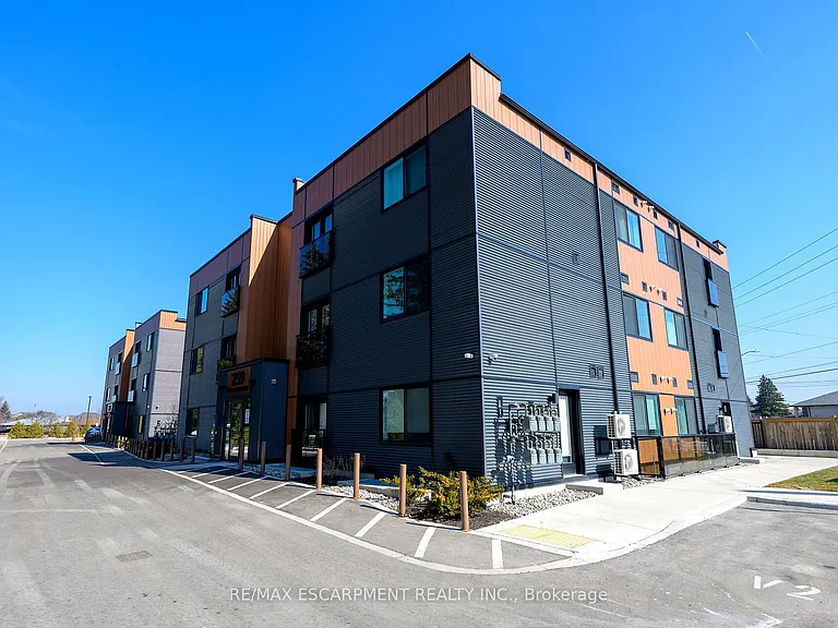 261 King St E #302 — Photo 3