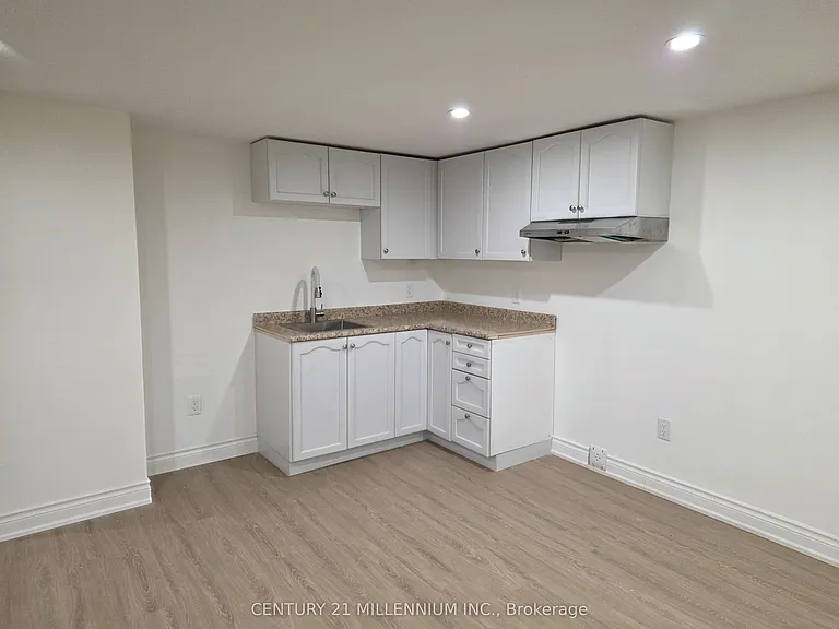 32 Stewart Ave #BASEMENT — Photo 11