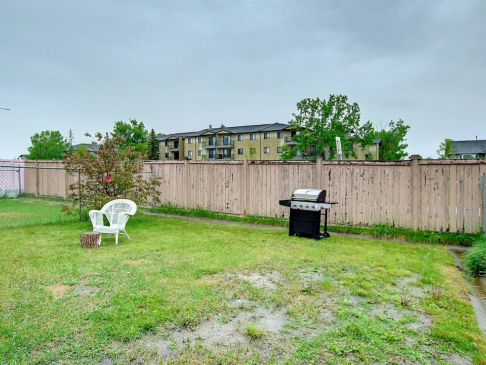Coral Springs Cir NE
