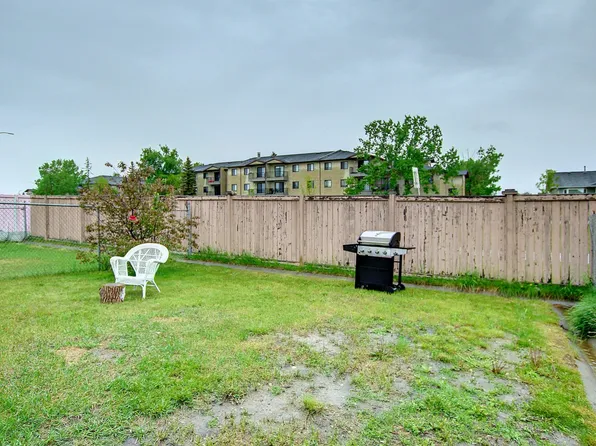 (undisclosed Address), Calgary, AB T3J 3P4