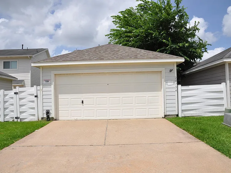20734 Settlers Lake Cir N — Photo 34
