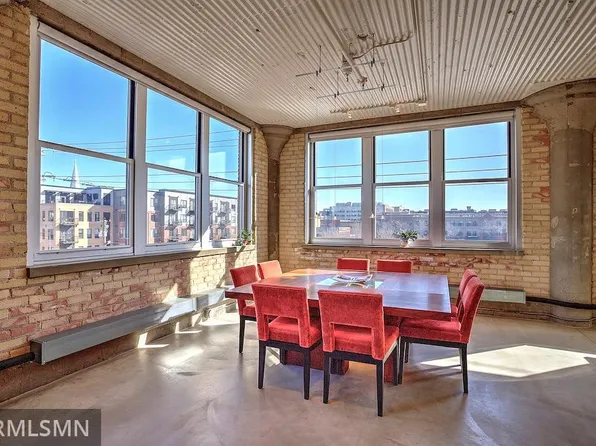 225 9th St E Unit 301, Saint Paul, MN 55101