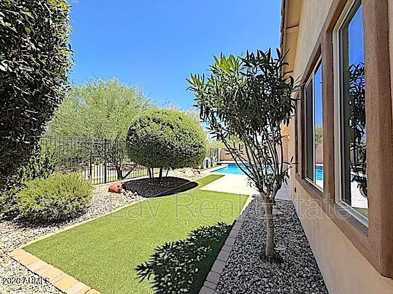 1142 E Bajor St — Photo 30