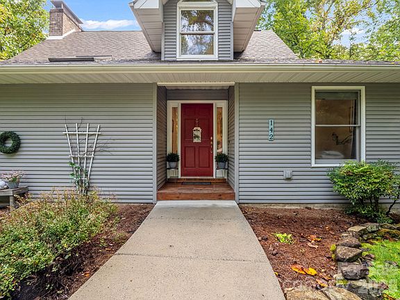 5th image of 142 Winterview Trl