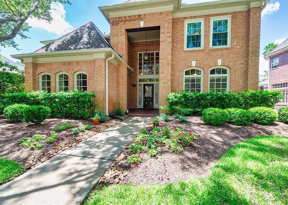 Welcome home to 22306 Morning Lake Drive. Perfectly situated in the heart of Cinco Ranch this home is located on one of the very desirable streets leading to lakes in South Lake Village. Here you will be close to lakes, hiking/biking paths, shopping,