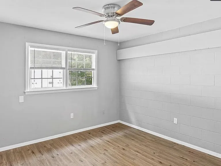 125 Honeysuckle Ln — Photo 13