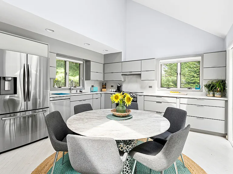 14 Bay View Ave — Photo 4