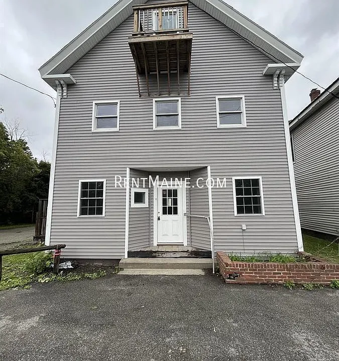 554 S Main St #1