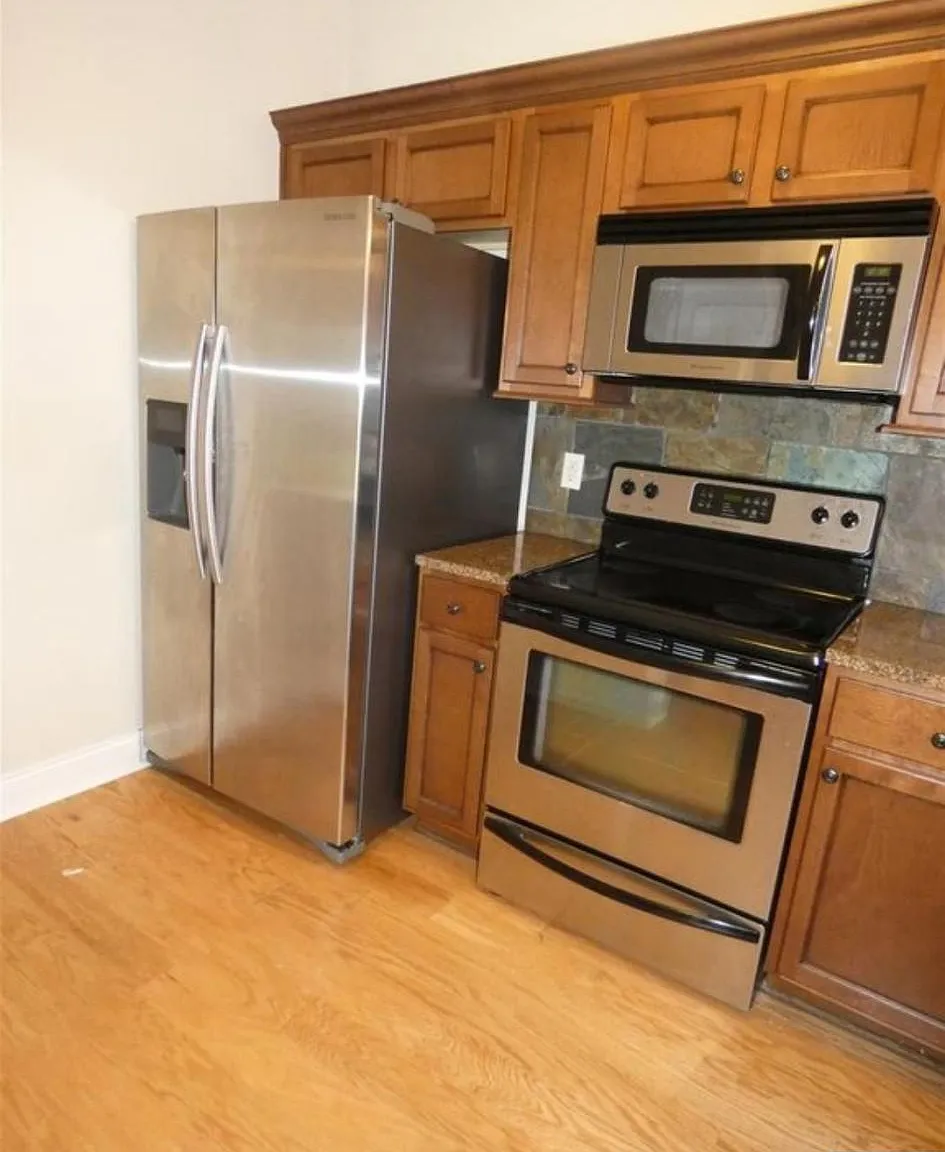 2 bed, 1022 sqft, $1,650 — Photo 3