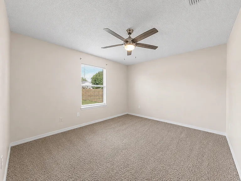 275 Limestone Cir — Photo 15