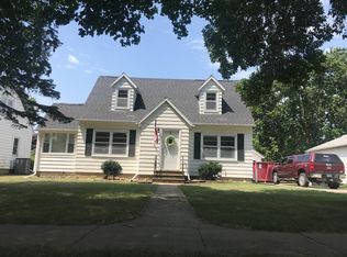 434 4th St, Jesup, IA 50648