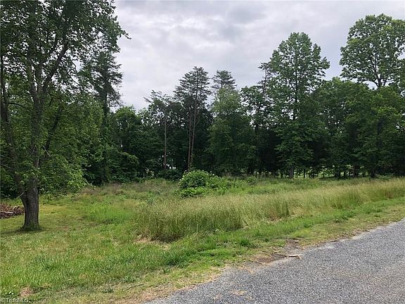 3rd image of 5161 Hillwood Dr