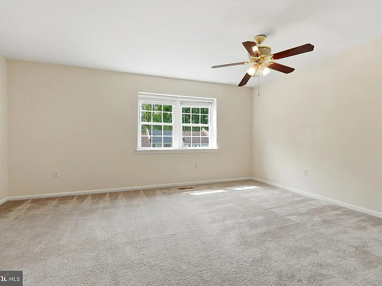 8031 Sleepy View Ln — Photo 23