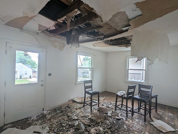 5th image of 407 W Bend Dr