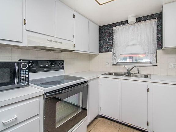 3rd image of 5880 38th Ave N APT 105