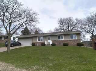 1104 Parkridge Dr, Onalaska, WI 54650