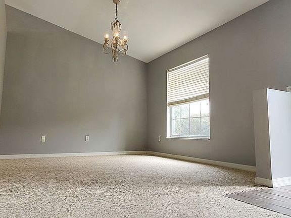 4th image of 10648 SW 38th Ave