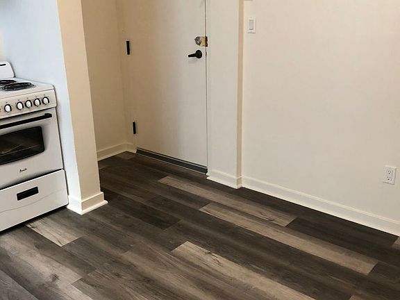 3rd image of 1000 Howard St #409