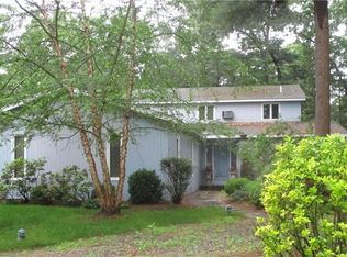 2 Sandy Point Rd, Barrington, RI 02806