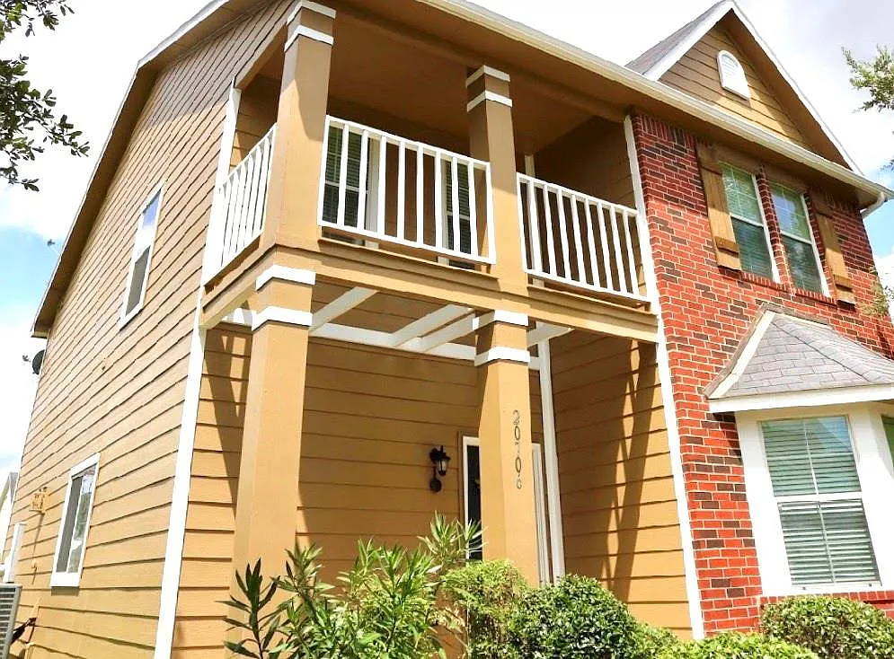 4 bed, 2.5 bath, 2164 sqft, $2,200 — Photo 2
