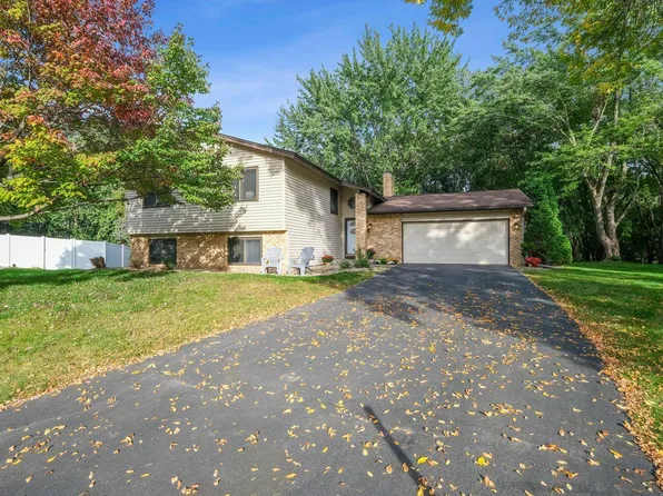 12405 Cockspur Ct, Eden Prairie, MN 55347