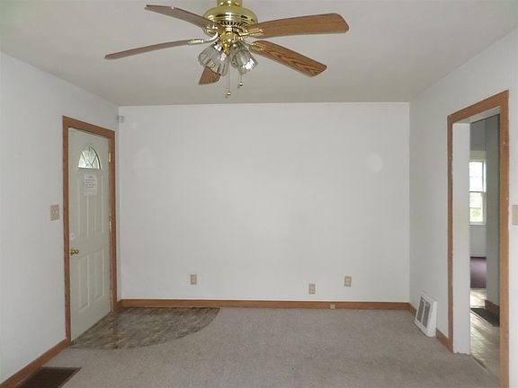 3rd image of 19755 Detroit Ave