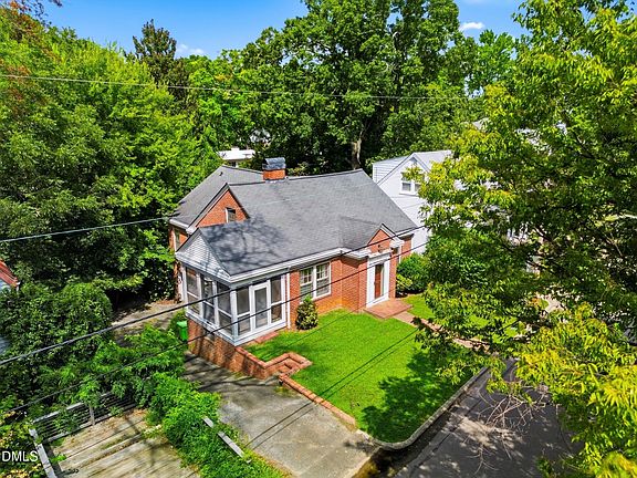 5th image of 1420 Park Dr